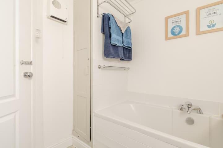 Dog Friendly Cottage 2 Mins To Beach With Hot Tub And Zappi Ev Lessingham Экстерьер фото